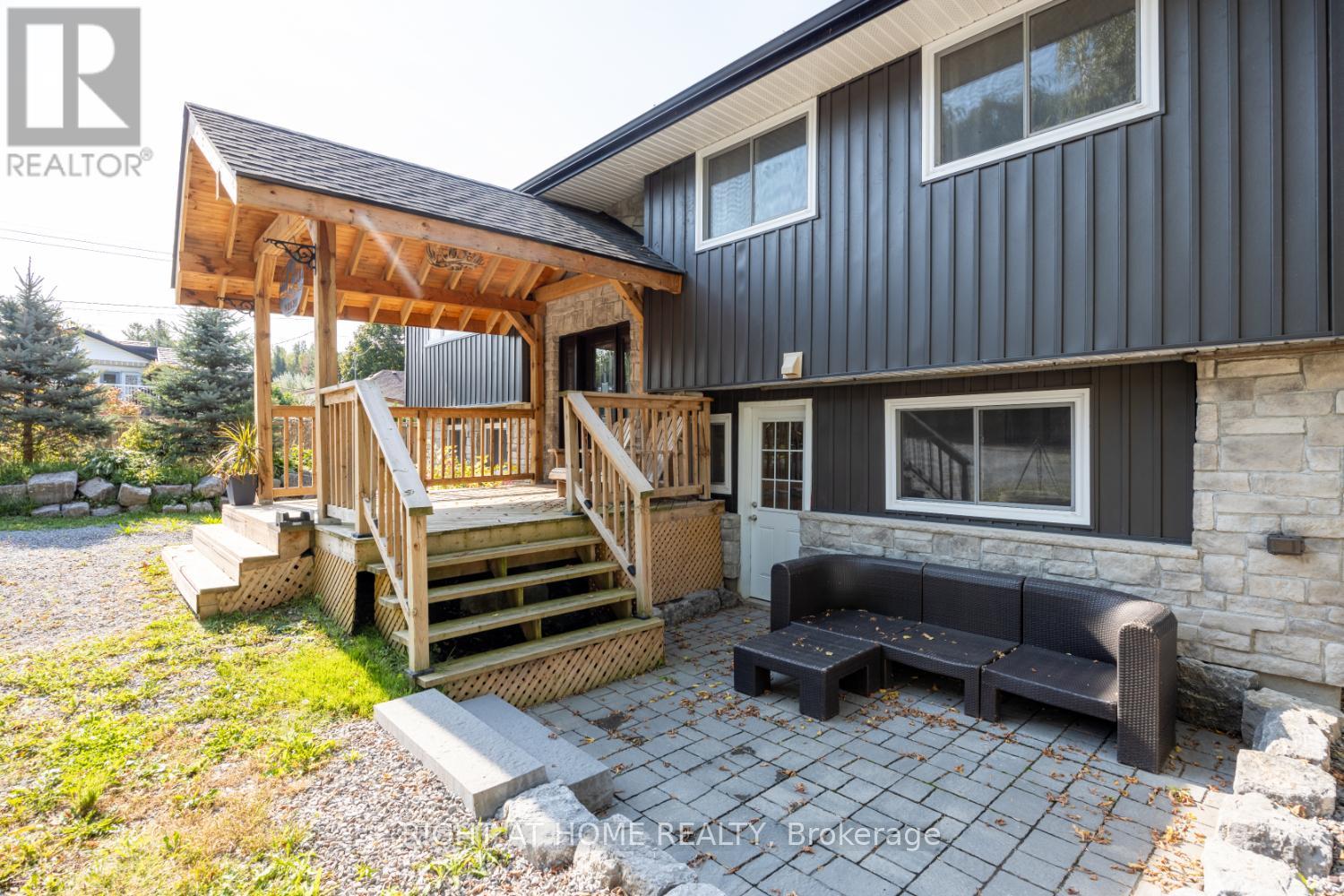 Property at 420 PARKHILL ROAD E image 3