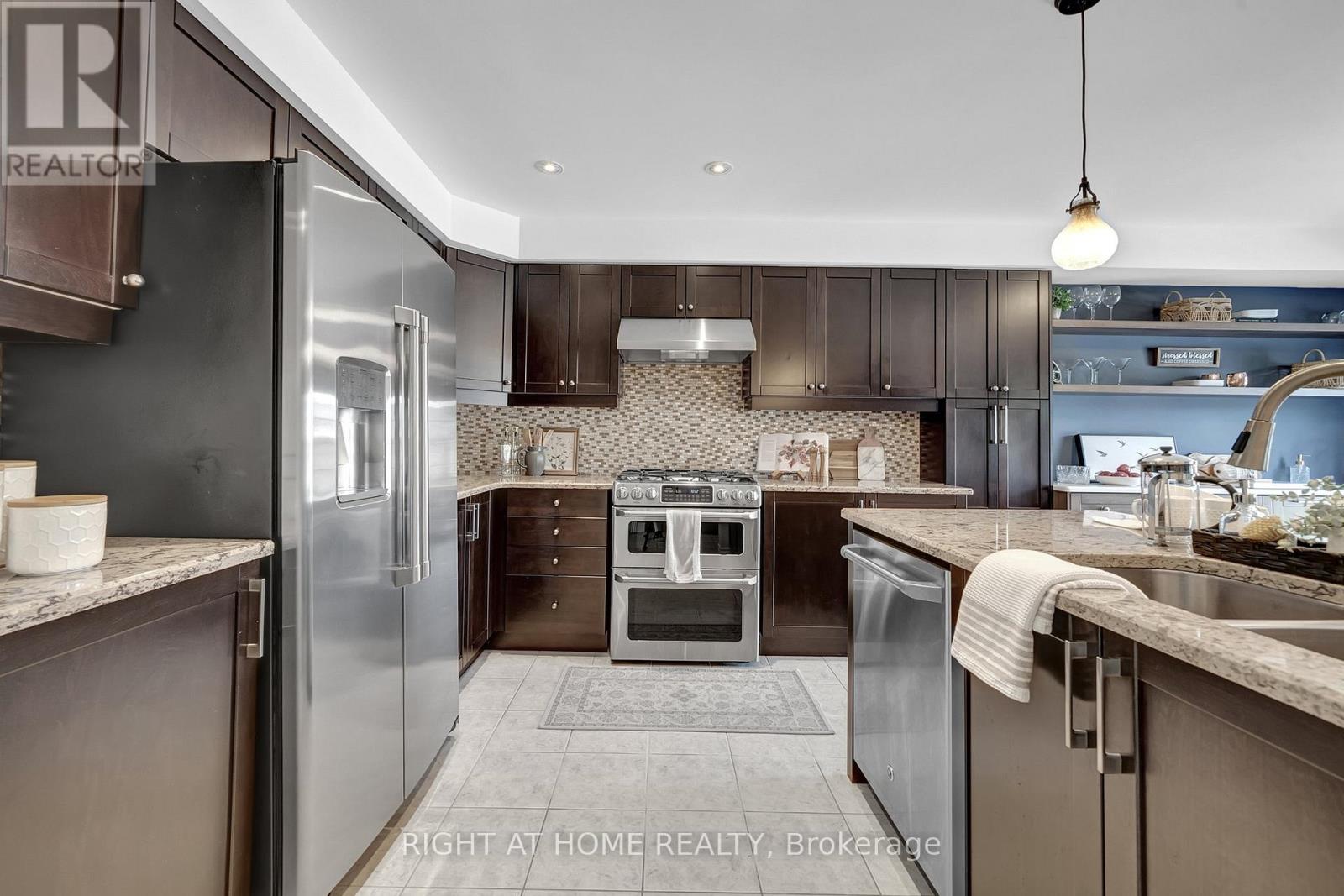 Property at 6 VETZAL COURT image 4