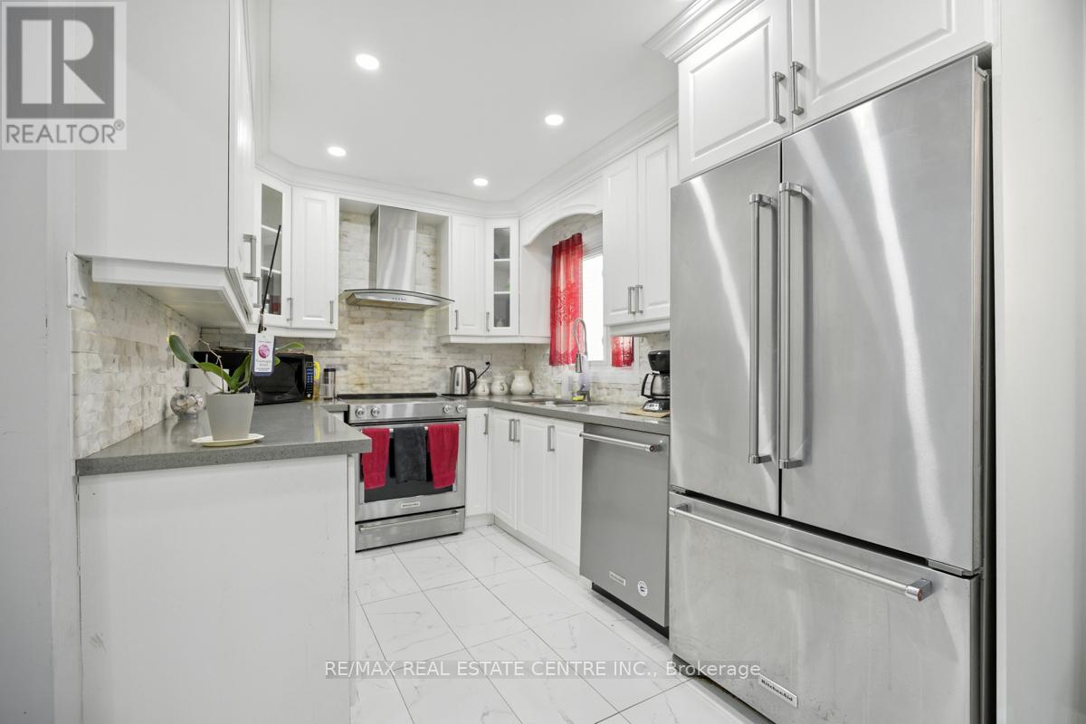 21 Chopin Crescent, Brampton, Ontario  L6Y 2S1 - Photo 14 - W12265267