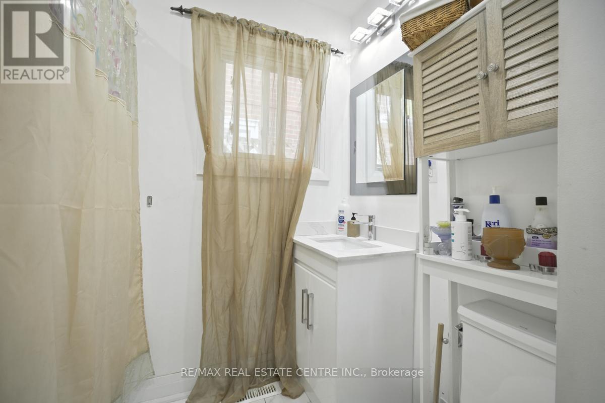 21 Chopin Crescent, Brampton, Ontario  L6Y 2S1 - Photo 19 - W12265267