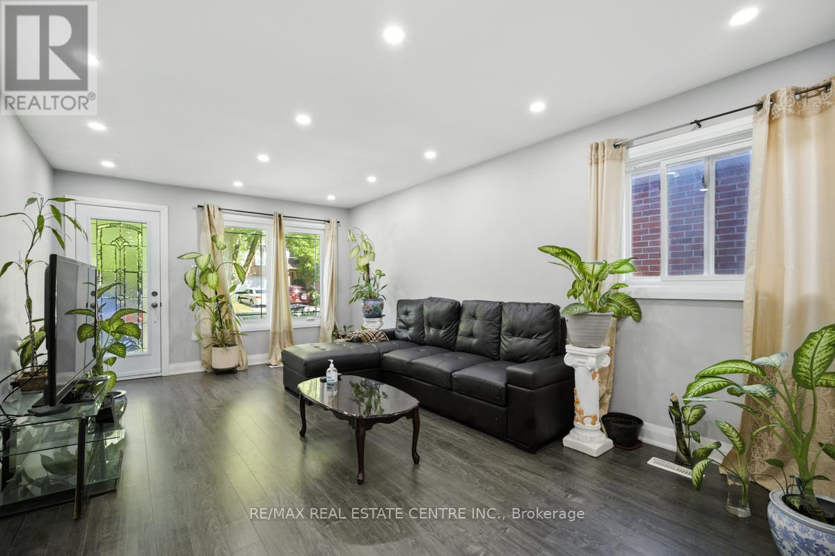 21 Chopin Crescent, Brampton, Ontario  L6Y 2S1 - Photo 6 - W12265267