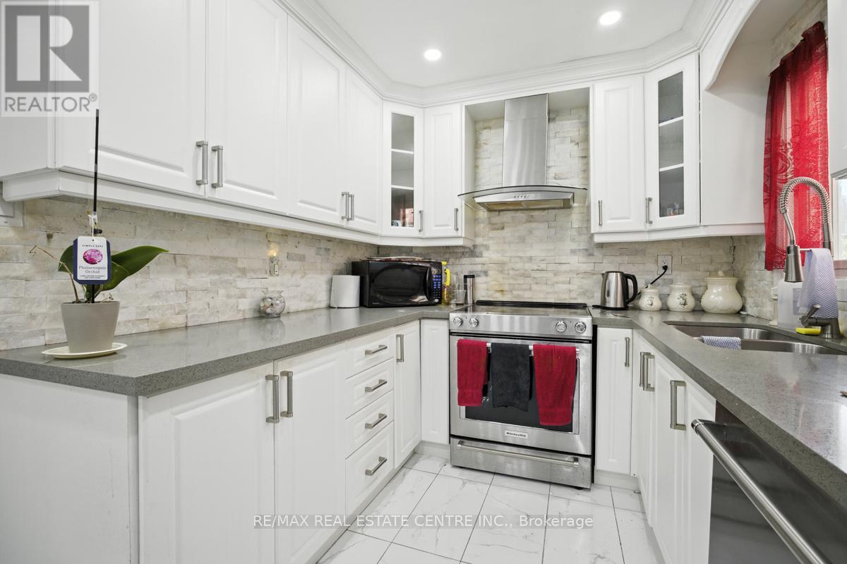 21 Chopin Crescent, Brampton, Ontario  L6Y 2S1 - Photo 16 - W12265267