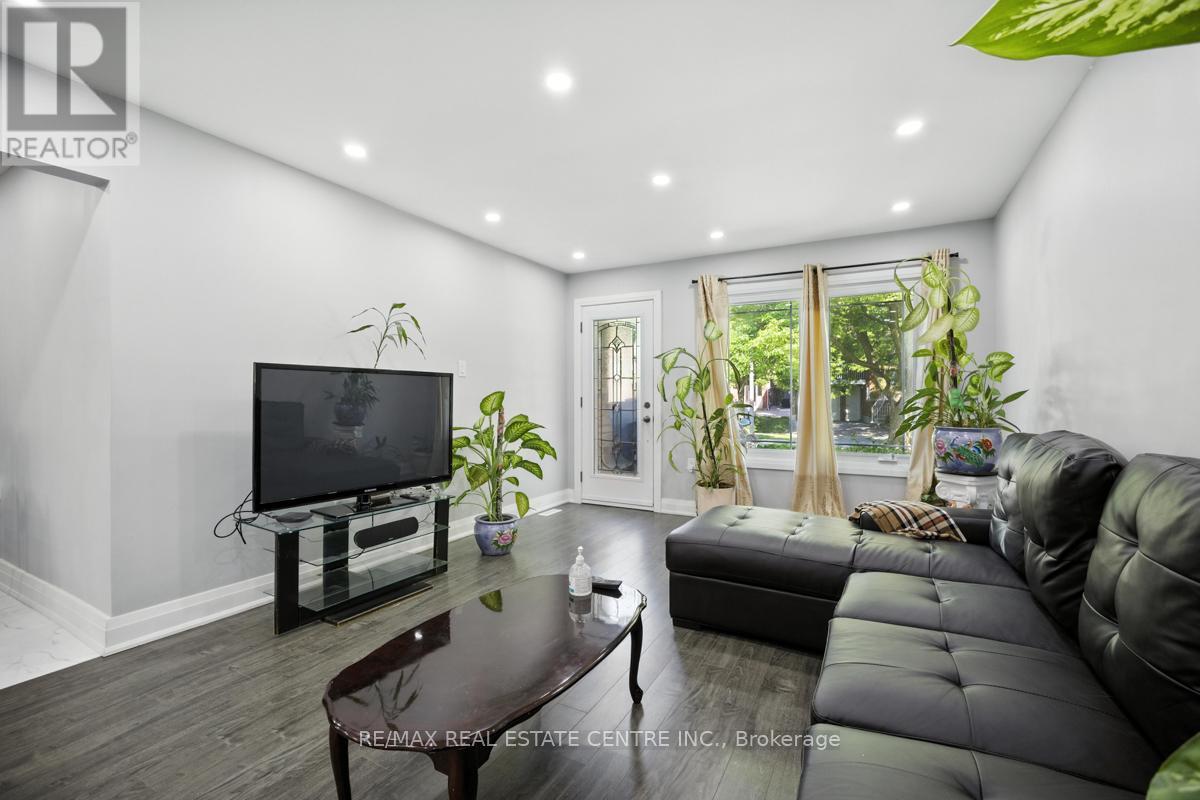 21 Chopin Crescent, Brampton, Ontario  L6Y 2S1 - Photo 7 - W12265267