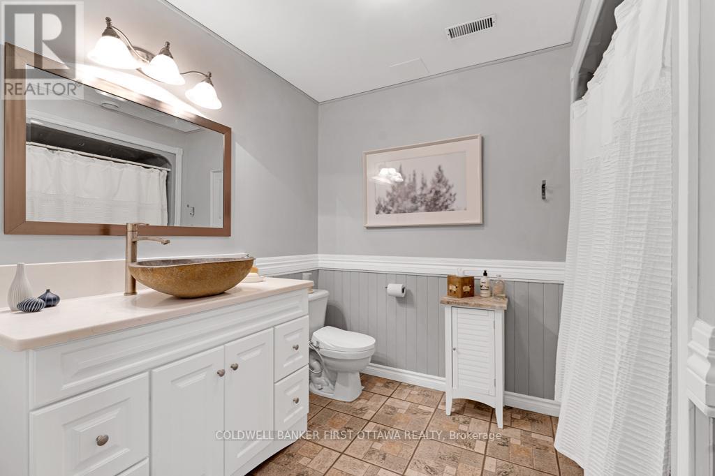 1718 Blue Heron Ridge, Frontenac (Frontenac Centre), Ontario  K0H 1B0 - Photo 38 - X12264867