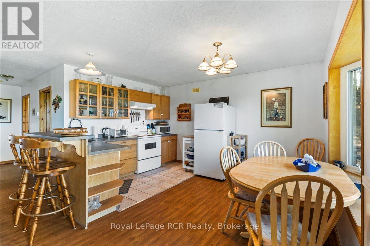 222191 Concession 14, West Grey, Ontario  N0G 2M0 - Photo 12 - X12266020