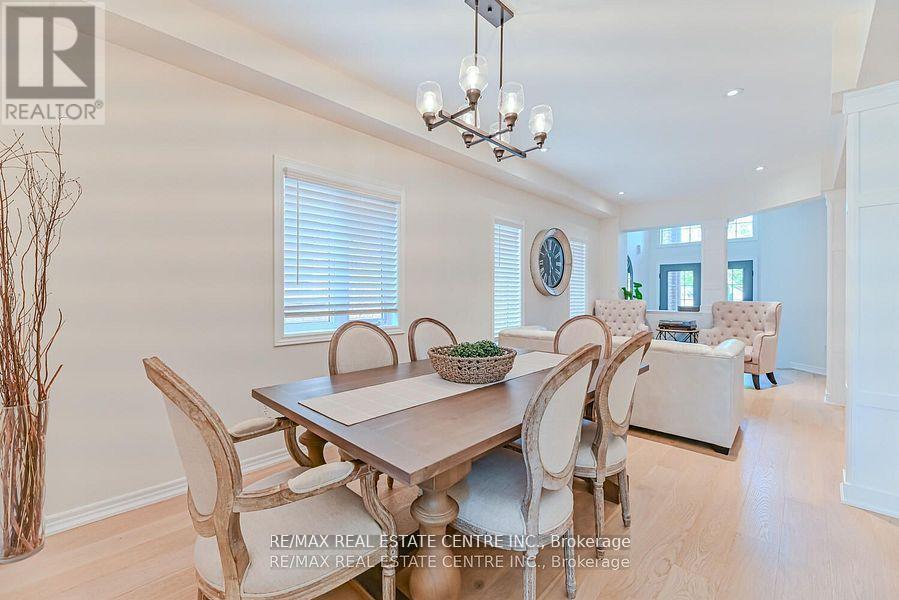 2498 Longridge Crescent, Oakville, Ontario  L6H 6S2 - Photo 10 - W12265987