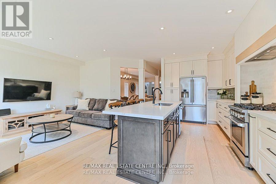 2498 Longridge Crescent, Oakville, Ontario  L6H 6S2 - Photo 13 - W12265987