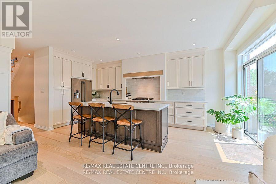 2498 Longridge Crescent, Oakville, Ontario  L6H 6S2 - Photo 14 - W12265987