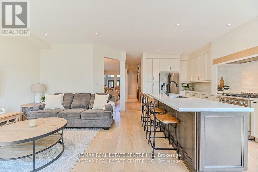 2498 Longridge Crescent, Oakville, Ontario  L6H 6S2 - Photo 15 - W12265987