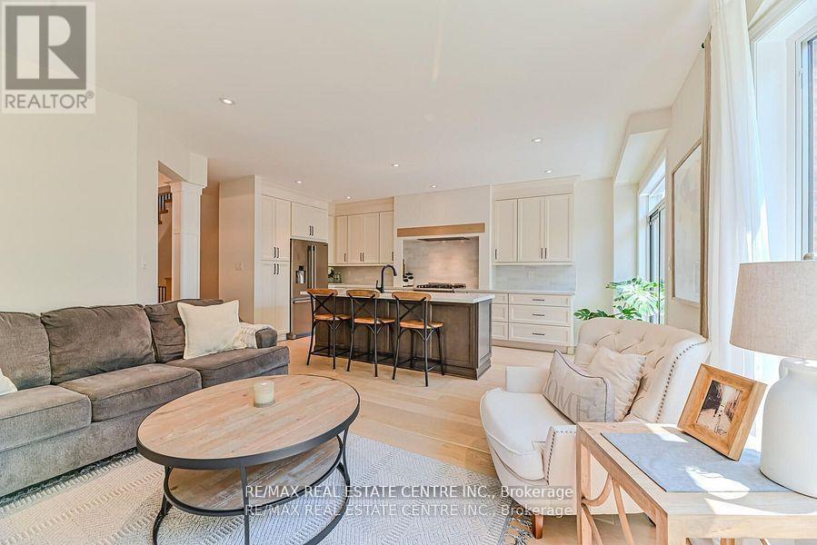 2498 Longridge Crescent, Oakville, Ontario  L6H 6S2 - Photo 18 - W12265987