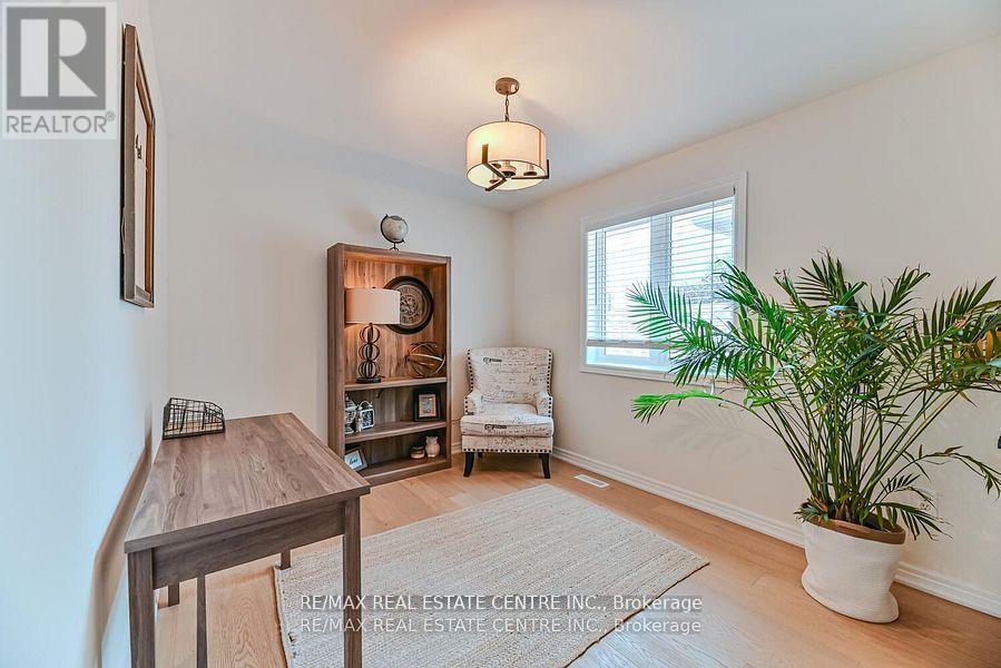 2498 Longridge Crescent, Oakville, Ontario  L6H 6S2 - Photo 24 - W12265987
