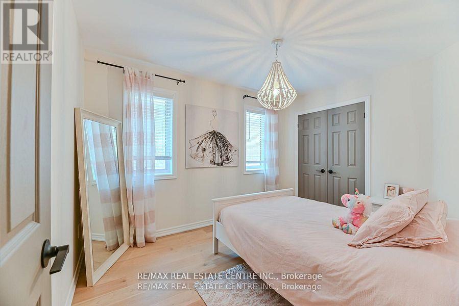 2498 Longridge Crescent, Oakville, Ontario  L6H 6S2 - Photo 26 - W12265987