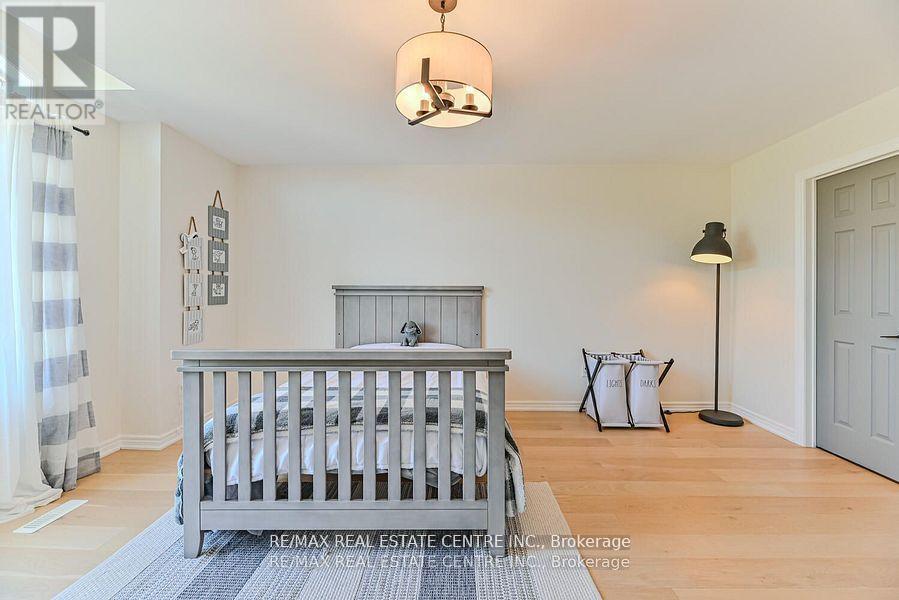 2498 Longridge Crescent, Oakville, Ontario  L6H 6S2 - Photo 27 - W12265987