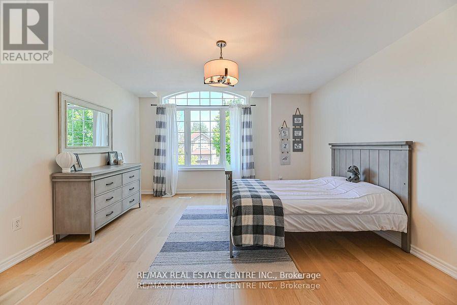 2498 Longridge Crescent, Oakville, Ontario  L6H 6S2 - Photo 28 - W12265987