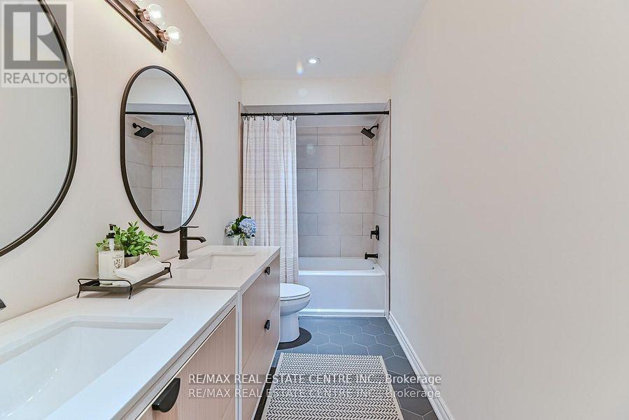 2498 Longridge Crescent, Oakville, Ontario  L6H 6S2 - Photo 29 - W12265987