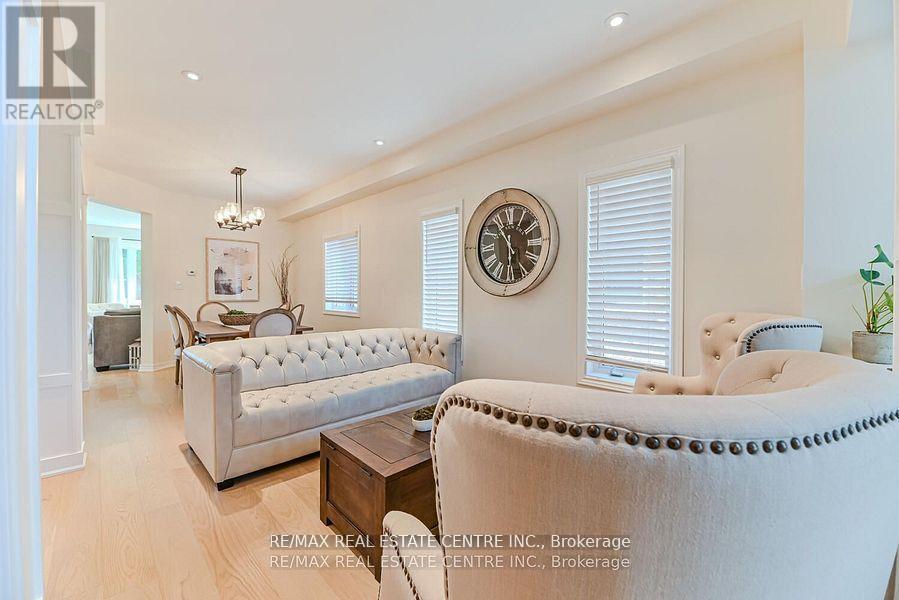 2498 Longridge Crescent, Oakville, Ontario  L6H 6S2 - Photo 6 - W12265987