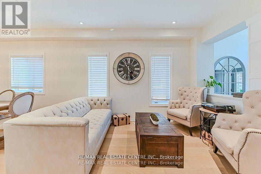 2498 Longridge Crescent, Oakville, Ontario  L6H 6S2 - Photo 8 - W12265987