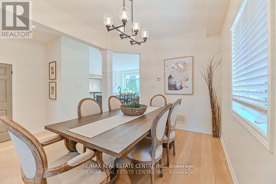 2498 Longridge Crescent, Oakville, Ontario  L6H 6S2 - Photo 9 - W12265987