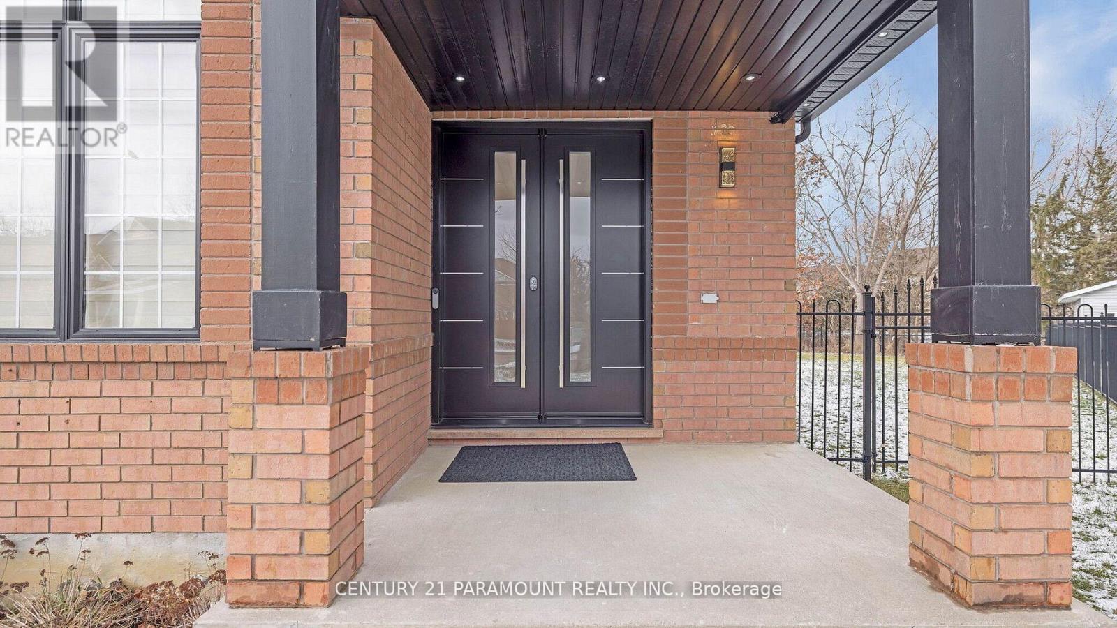 Property at 22 MALDIVES CRESCENT image 4