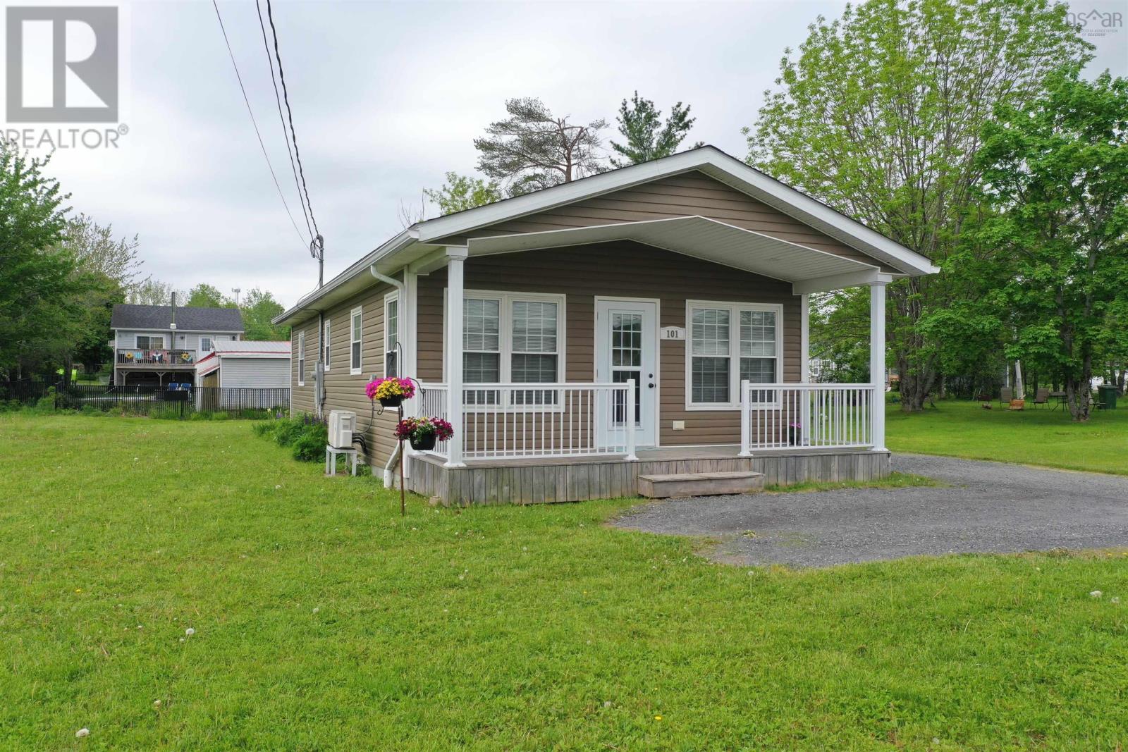 101 Acadia Avenue, Stellarton, Nova Scotia  B0K 1S0 - Photo 1 - 202513790