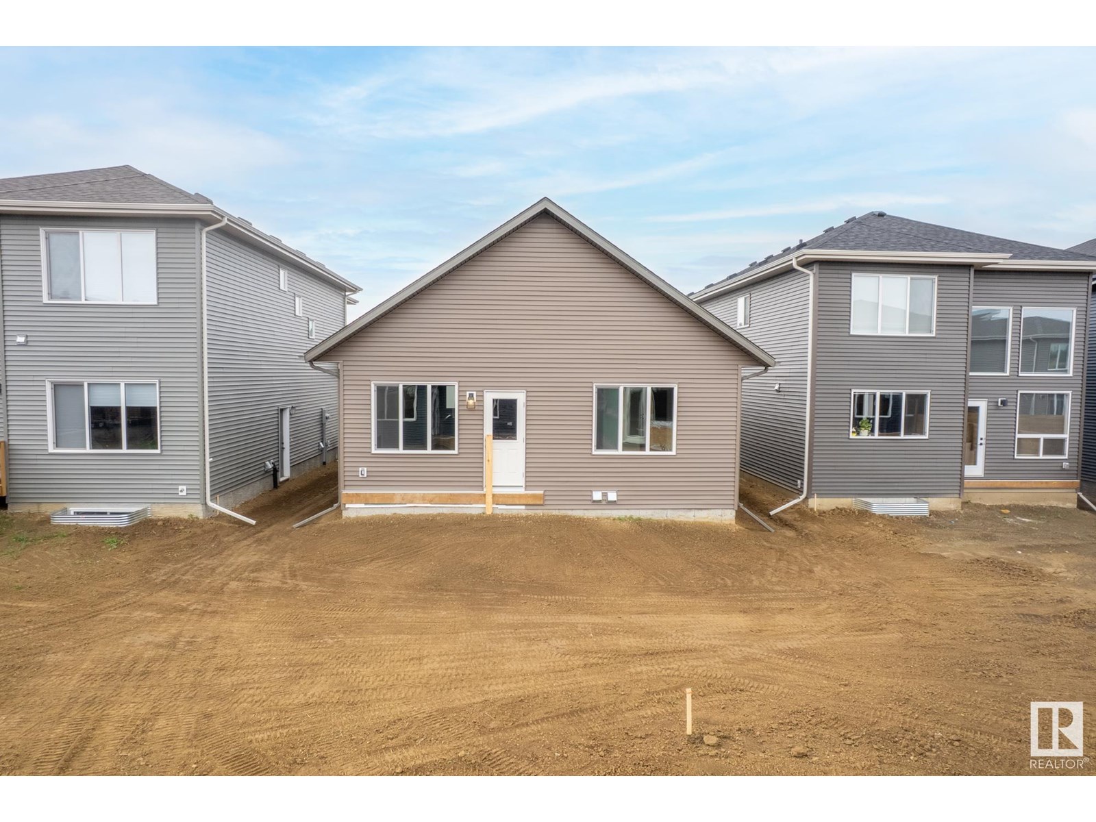 Property at 9 RESPLENDENT WY image 4