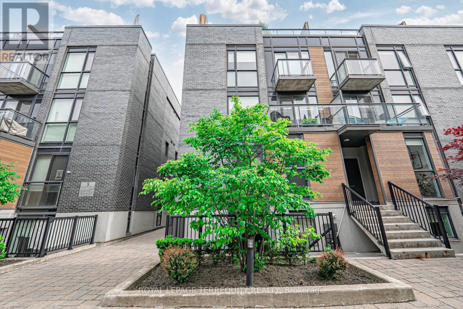 Property at 402 - 15 SOUSA MENDES STREET image 2