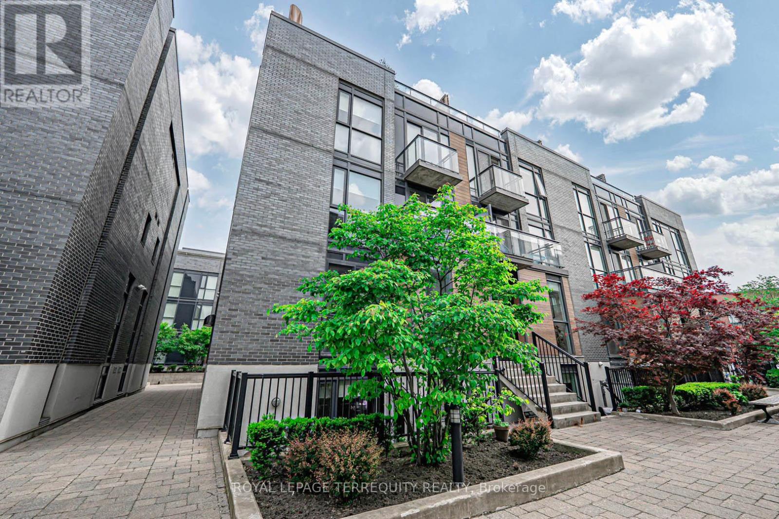 Property at 402 - 15 SOUSA MENDES STREET image 3