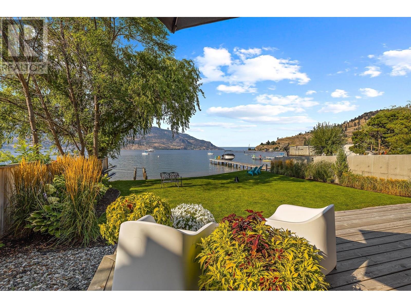 Property at 832 Manhattan Drive image 5