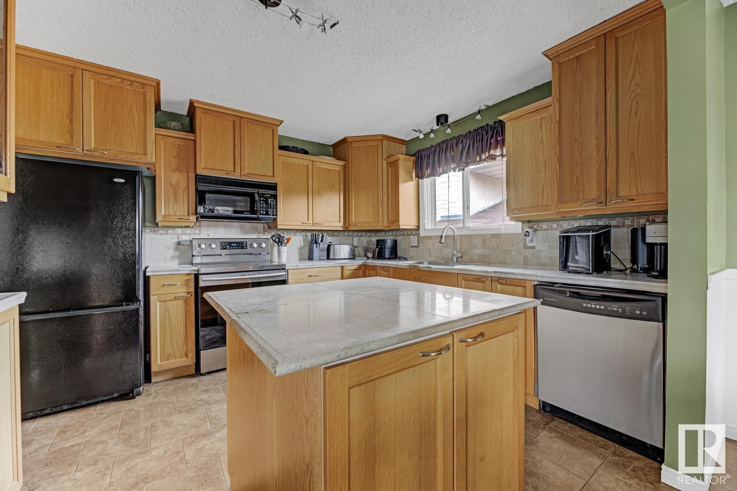 Property at 4711 38A AV NW image 5