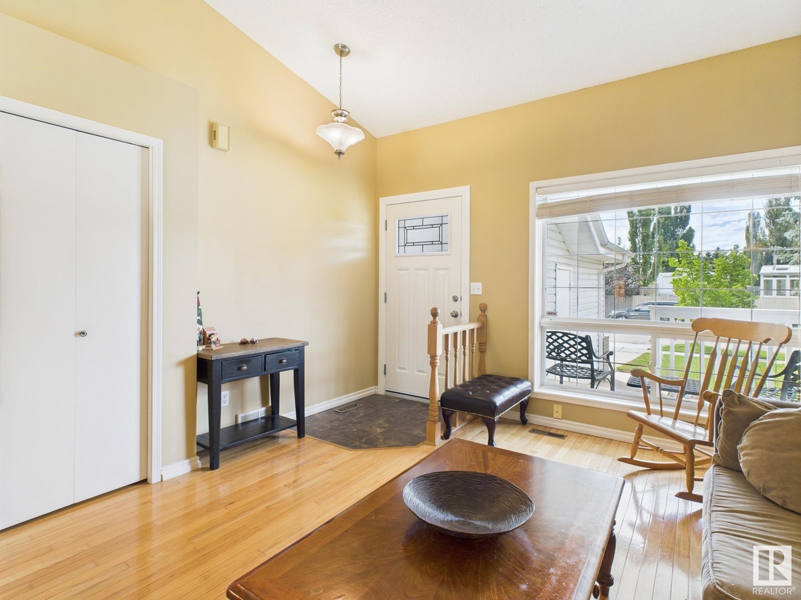 Property at 35 DELAGE CR image 4