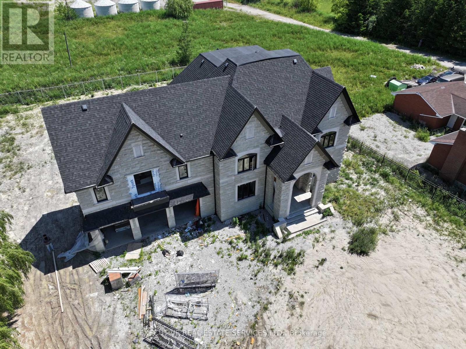15267 Airport Road, Caledon, Ontario  L7C 2X9 - Photo 2 - W12254508
