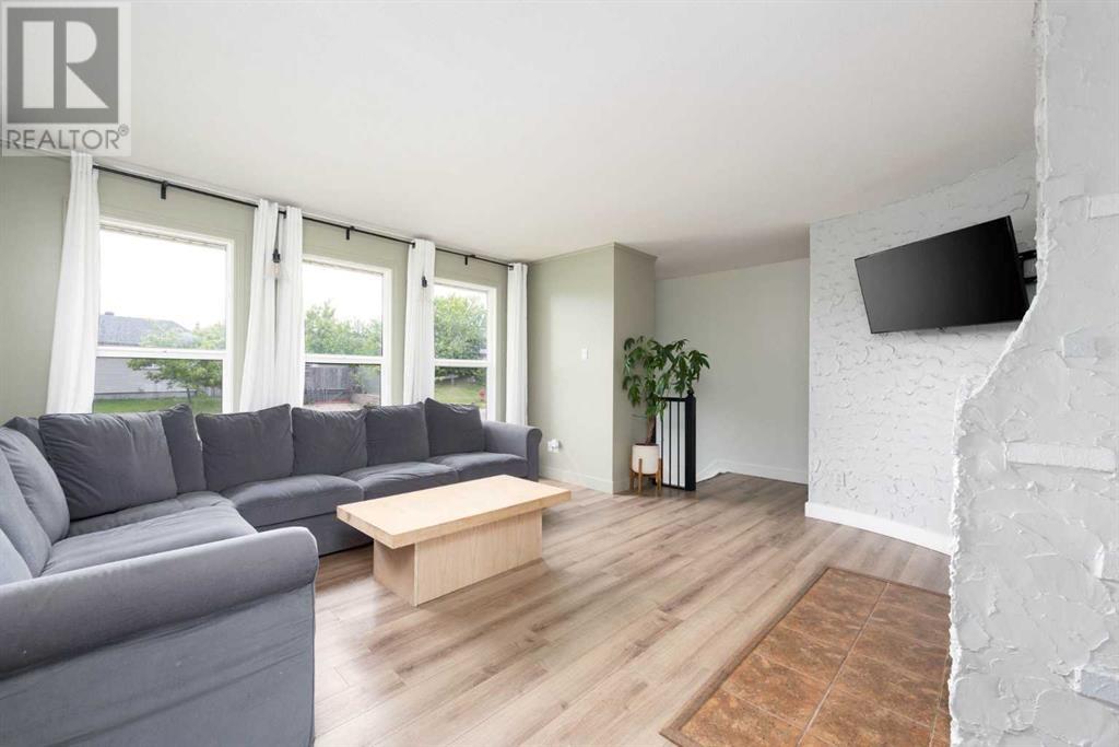 Property at 169 Beaufort Crescent image 3