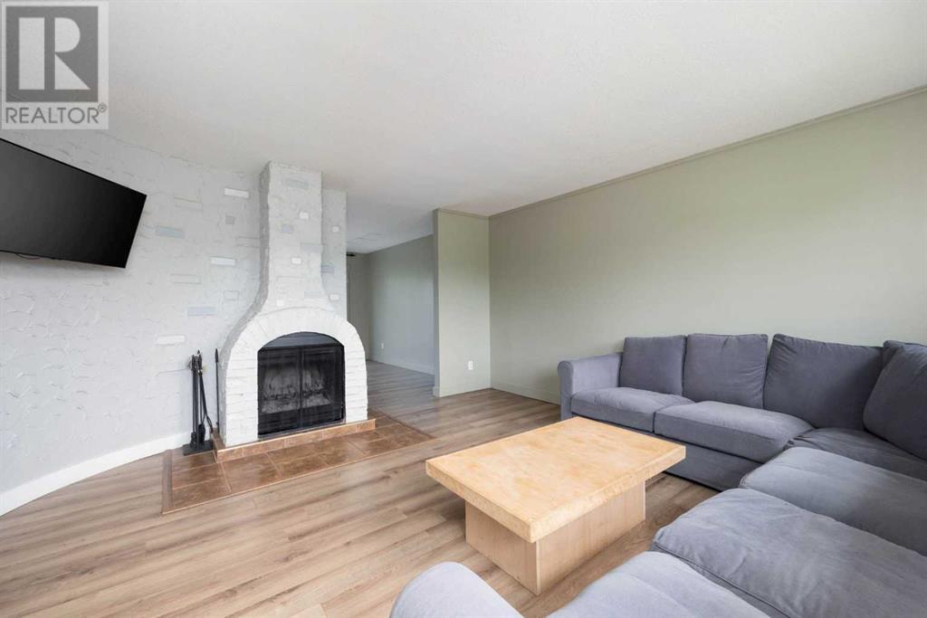 Property at 169 Beaufort Crescent image 4