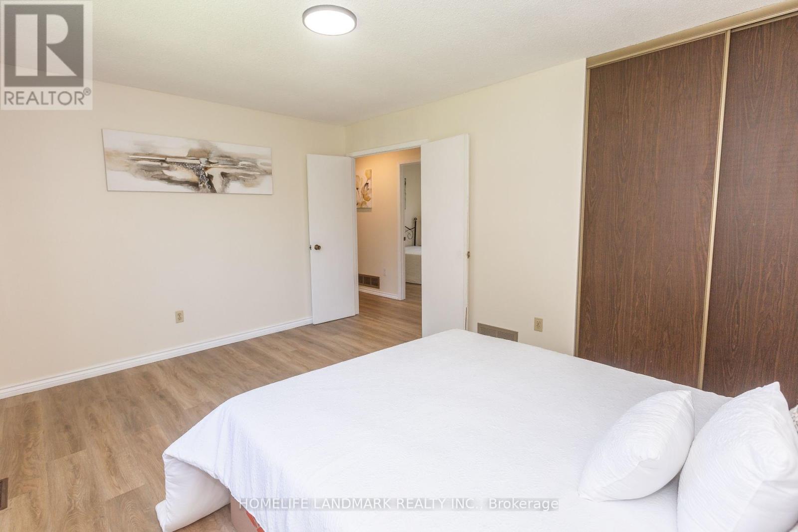 3337 Rhonda Valley, Mississauga, Ontario  L5A 3G2 - Photo 17 - W12266121