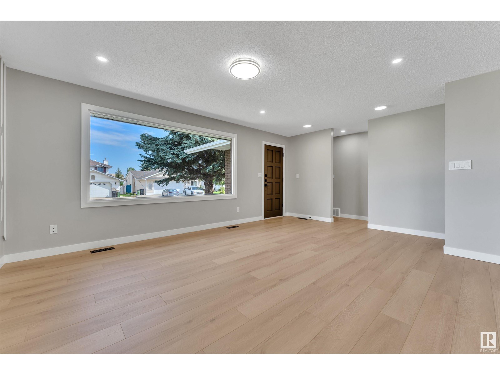 Property at 6307 20 AV NW image 3