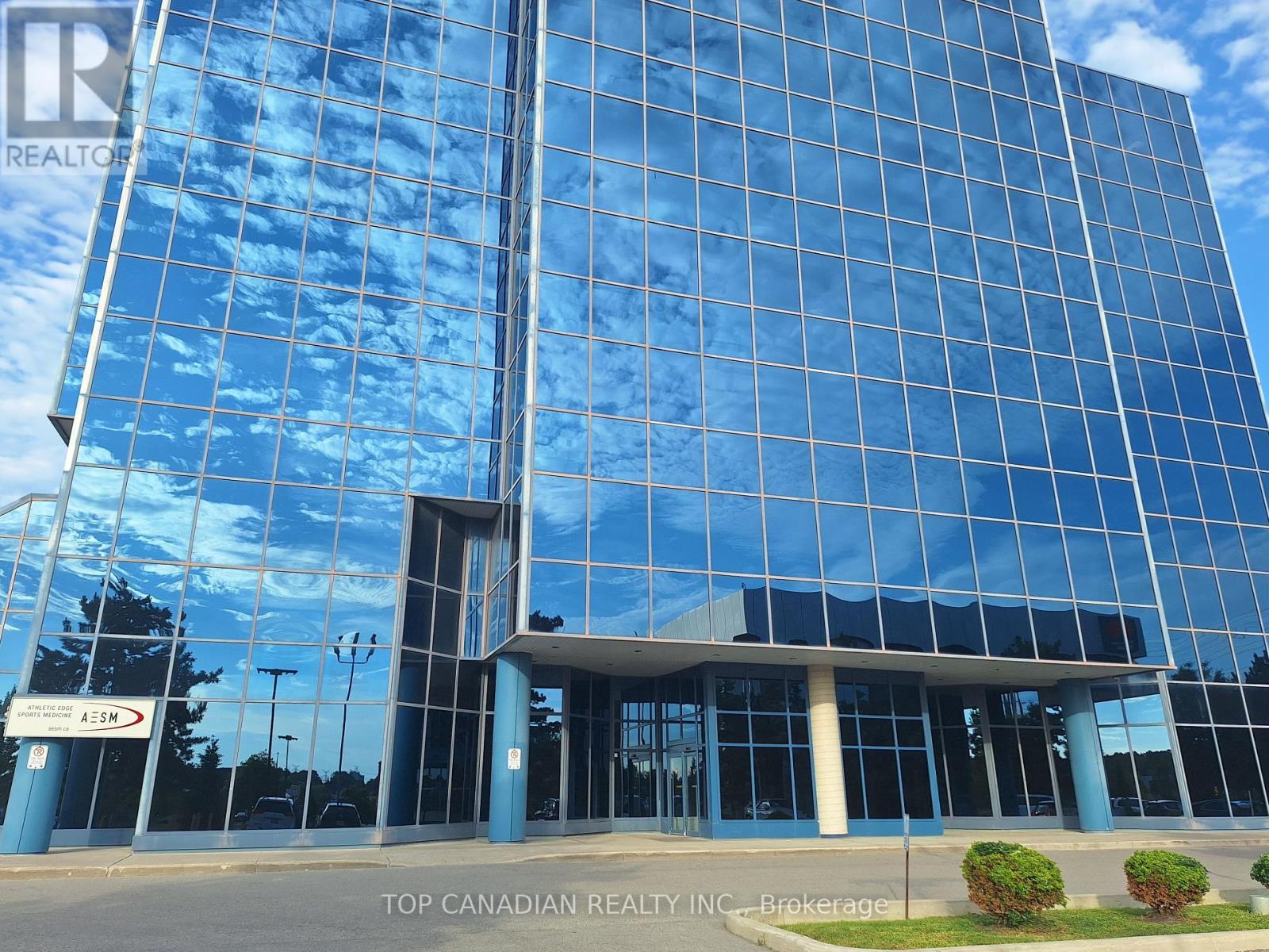 804 - 15 Wertheim Court, Richmond Hill, Ontario  L4B 3H7 - Photo 2 - N12266141