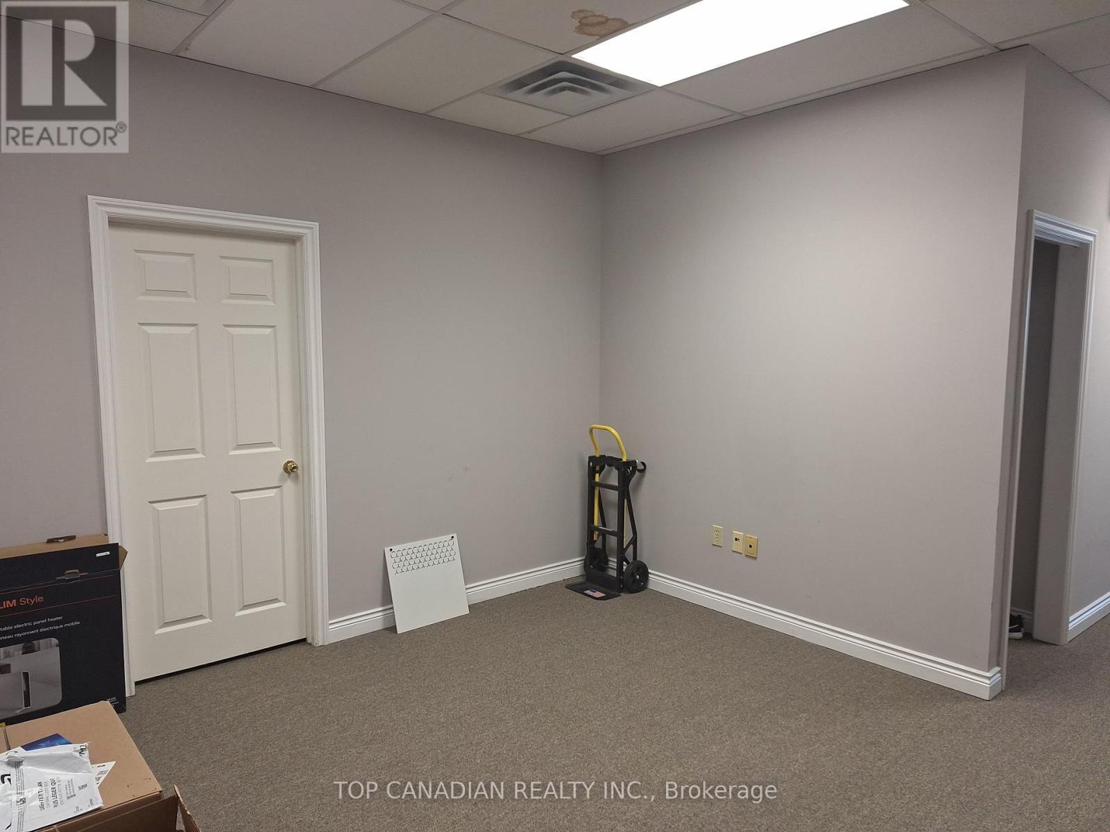 804 - 15 Wertheim Court, Richmond Hill, Ontario  L4B 3H7 - Photo 4 - N12266141