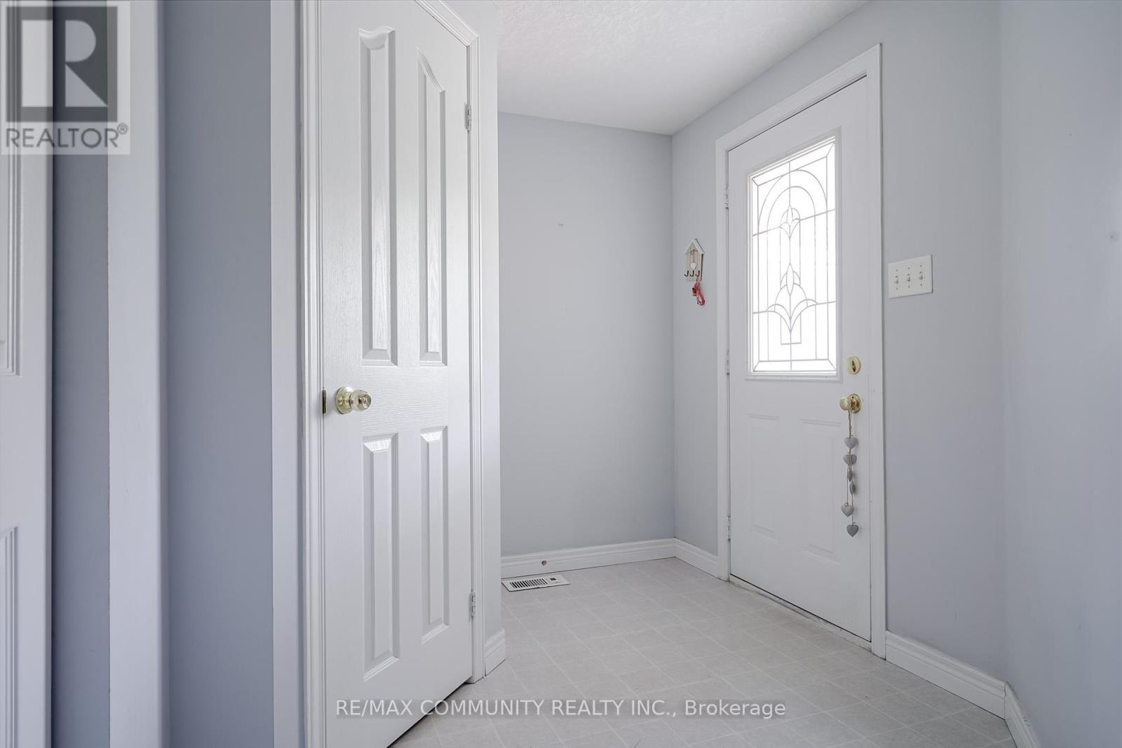 Property at 650 SPINNAKER CRESCENT image 5