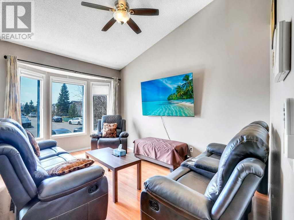 Property at 104 Falshire Close NE image 2