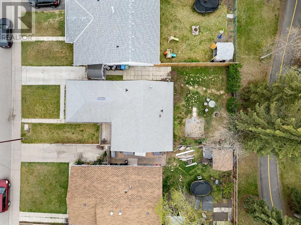 Property at 63 Midglen Way SE image 3