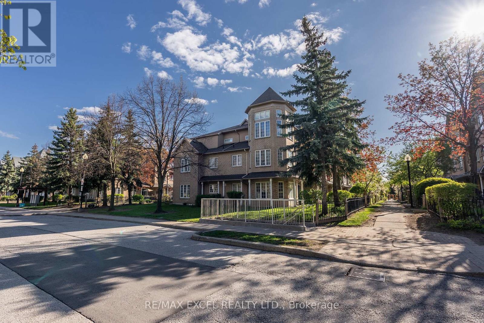 Property at 16 - 23 ST MORITZ WAY image 1