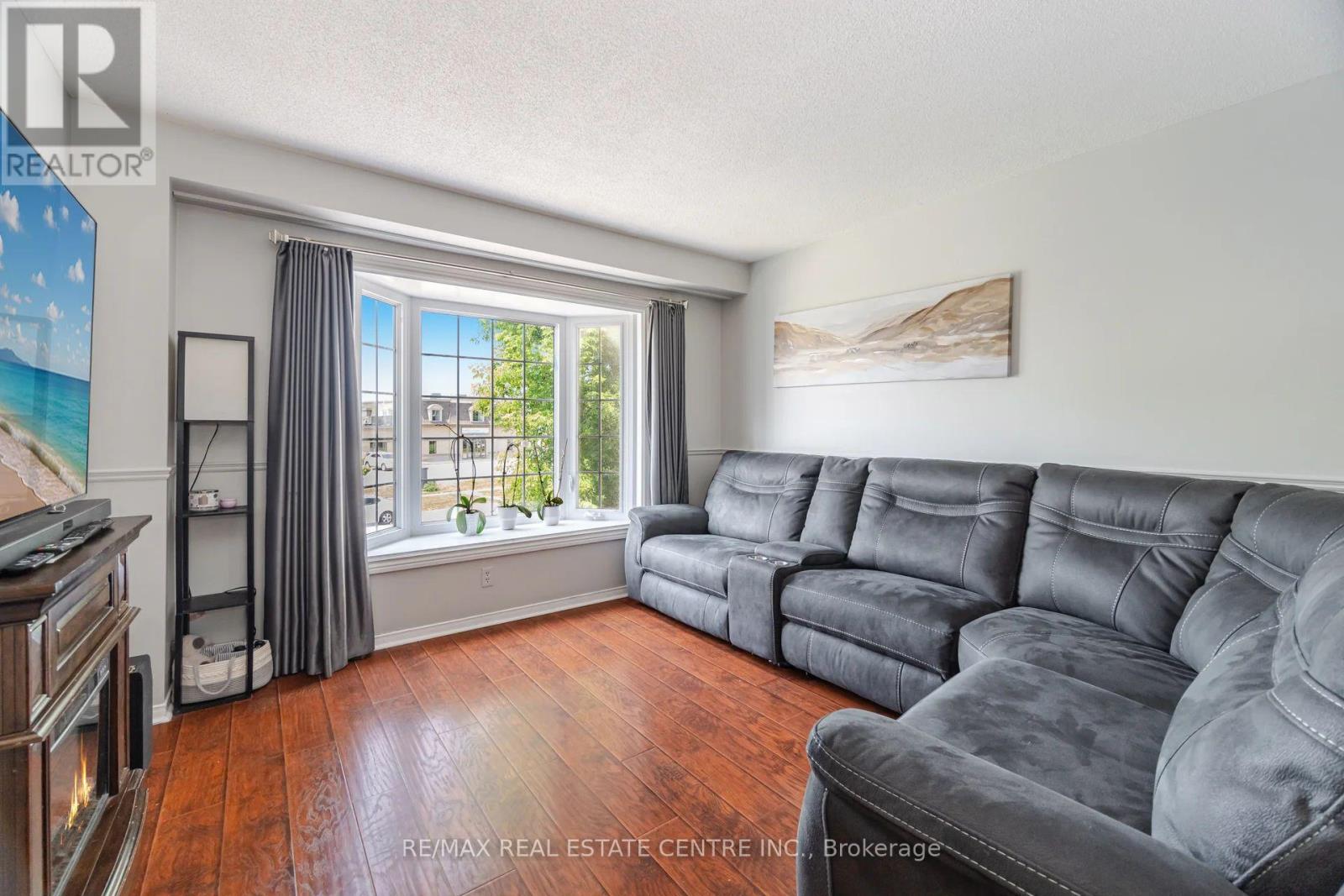 Property at 28 LAKEVIEW COURT image 5