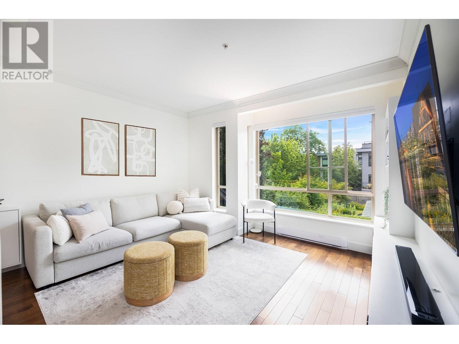 Property at 10 897 PREMIER STREET image 3