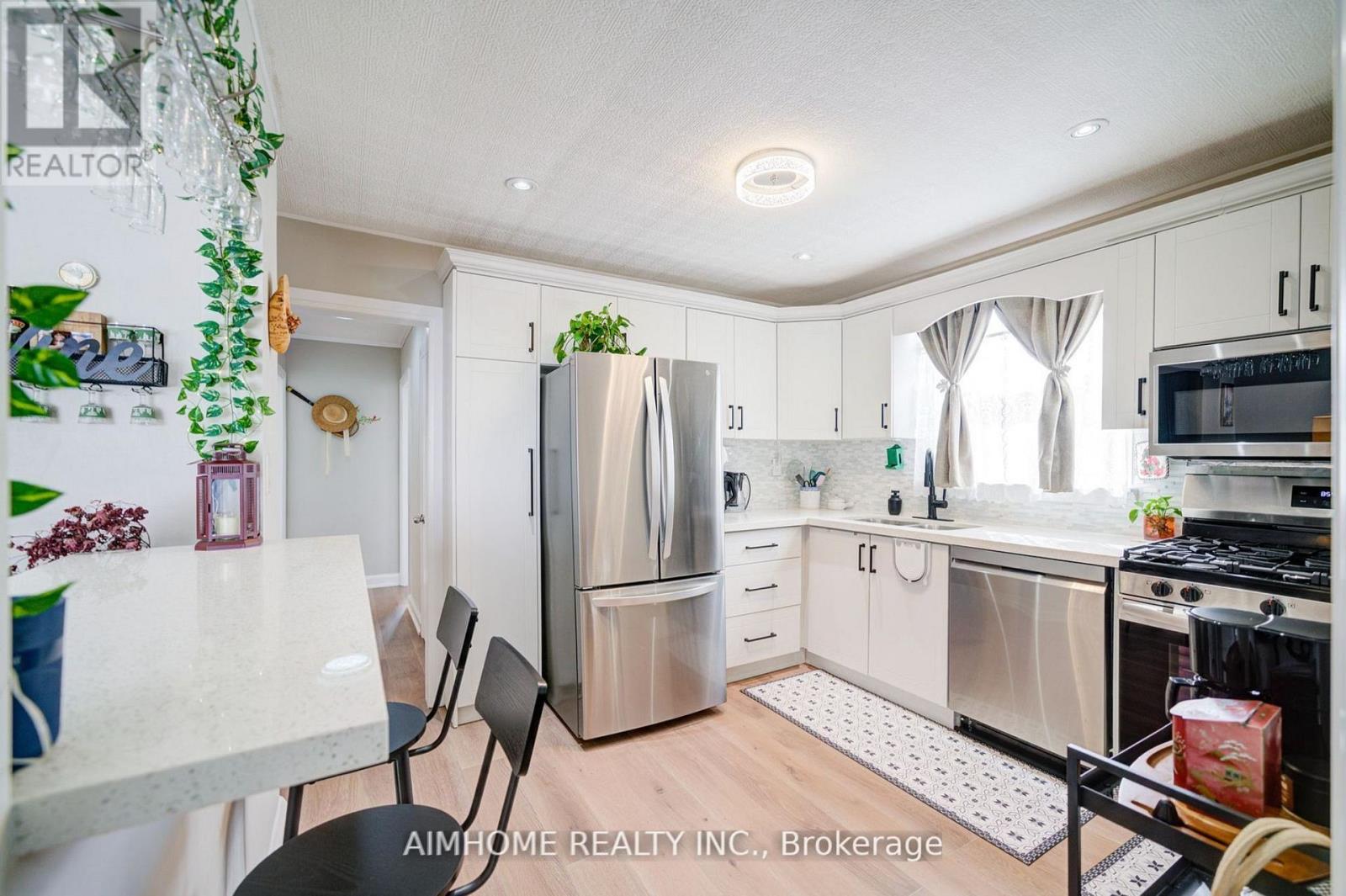 221 St Lawrence Street, Whitby (Downtown Whitby), Ontario  L1N 1G9 - Photo 14 - E12266295