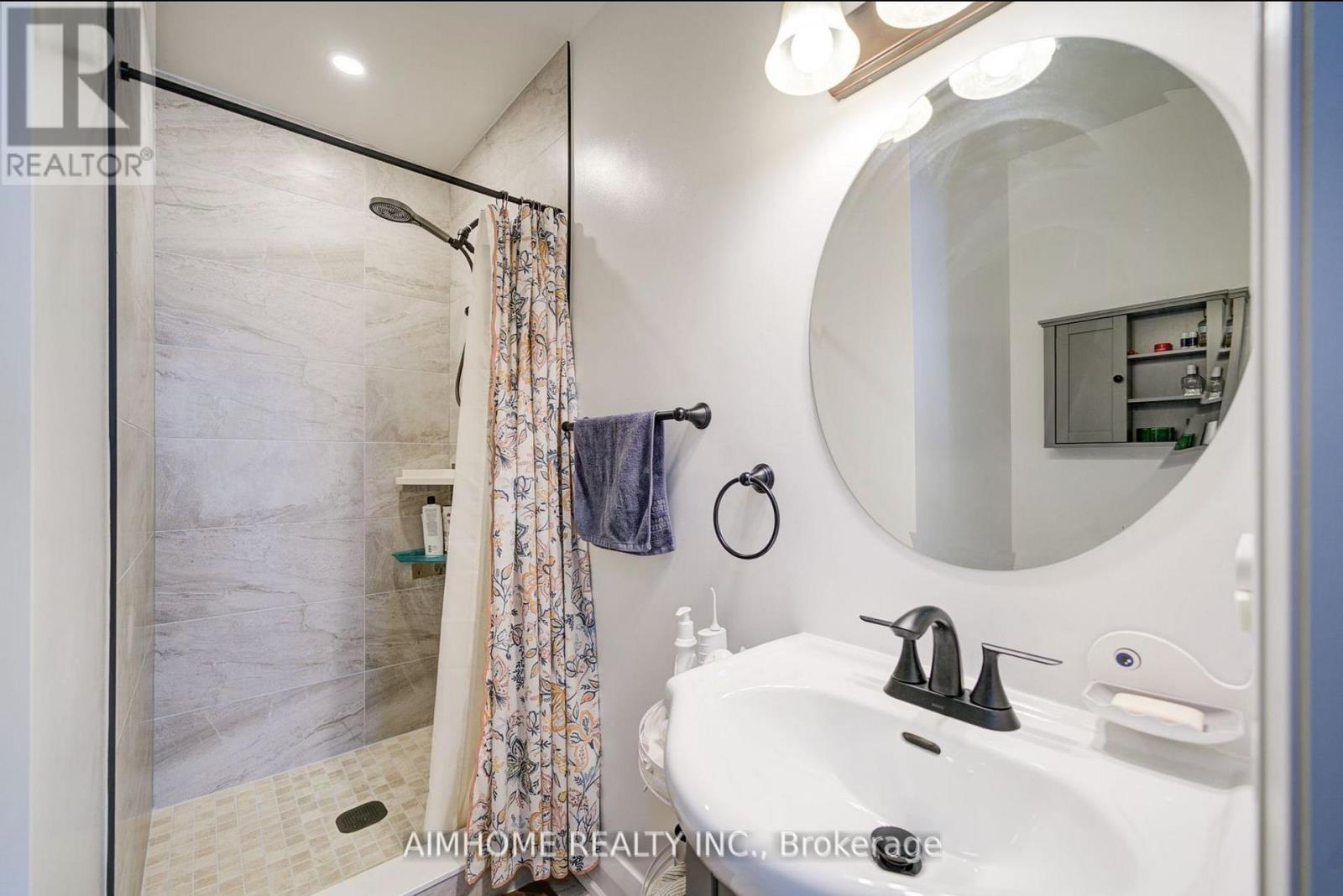 221 St Lawrence Street, Whitby (Downtown Whitby), Ontario  L1N 1G9 - Photo 19 - E12266295