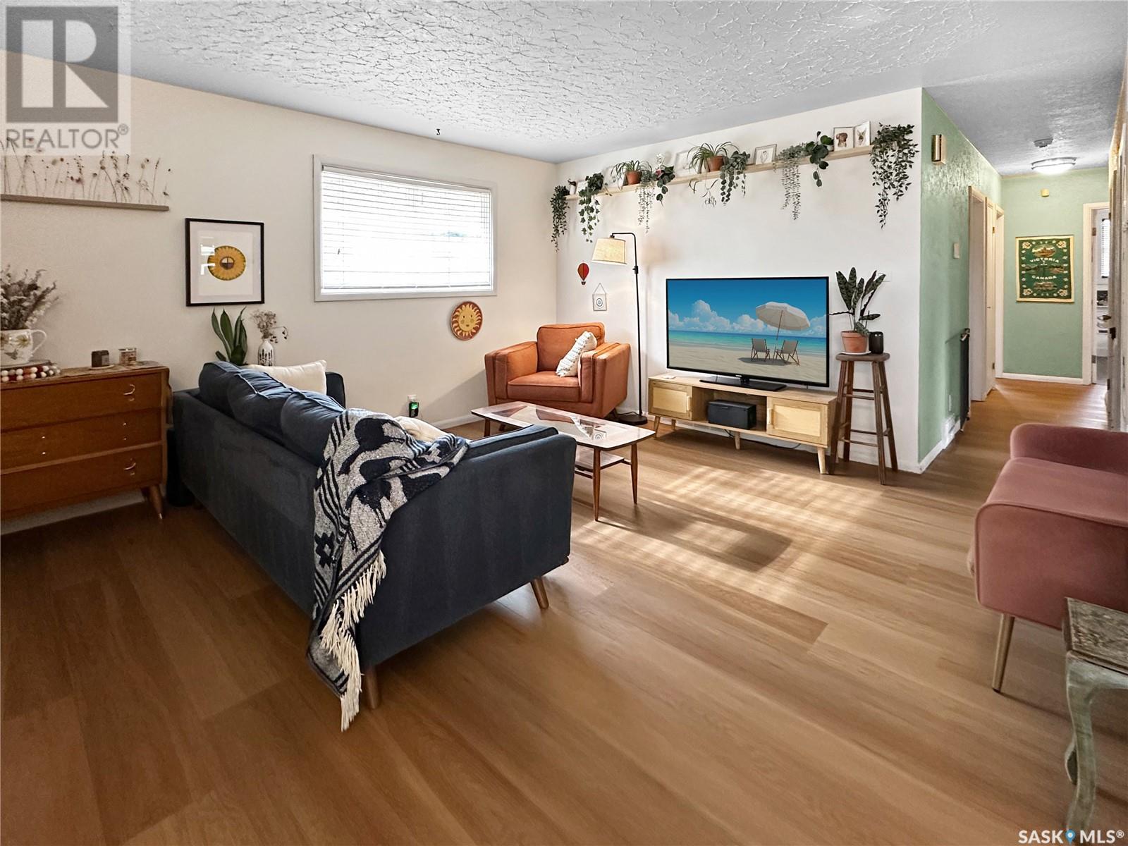 Property at 444 9th STREET E image 5