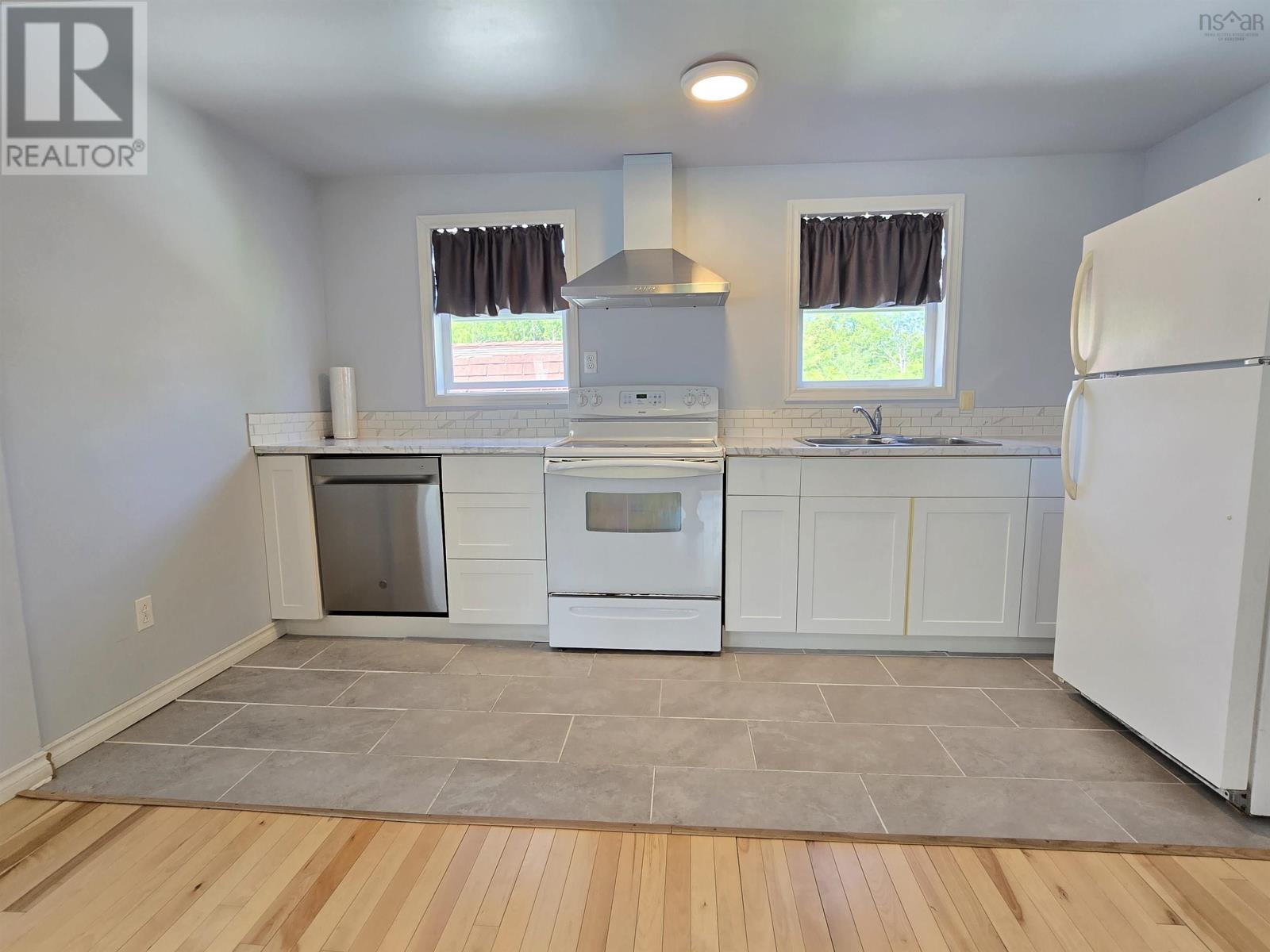 7 Cochrane Street, Glace Bay, Nova Scotia  B1A 2W5 - Photo 4 - 202511517