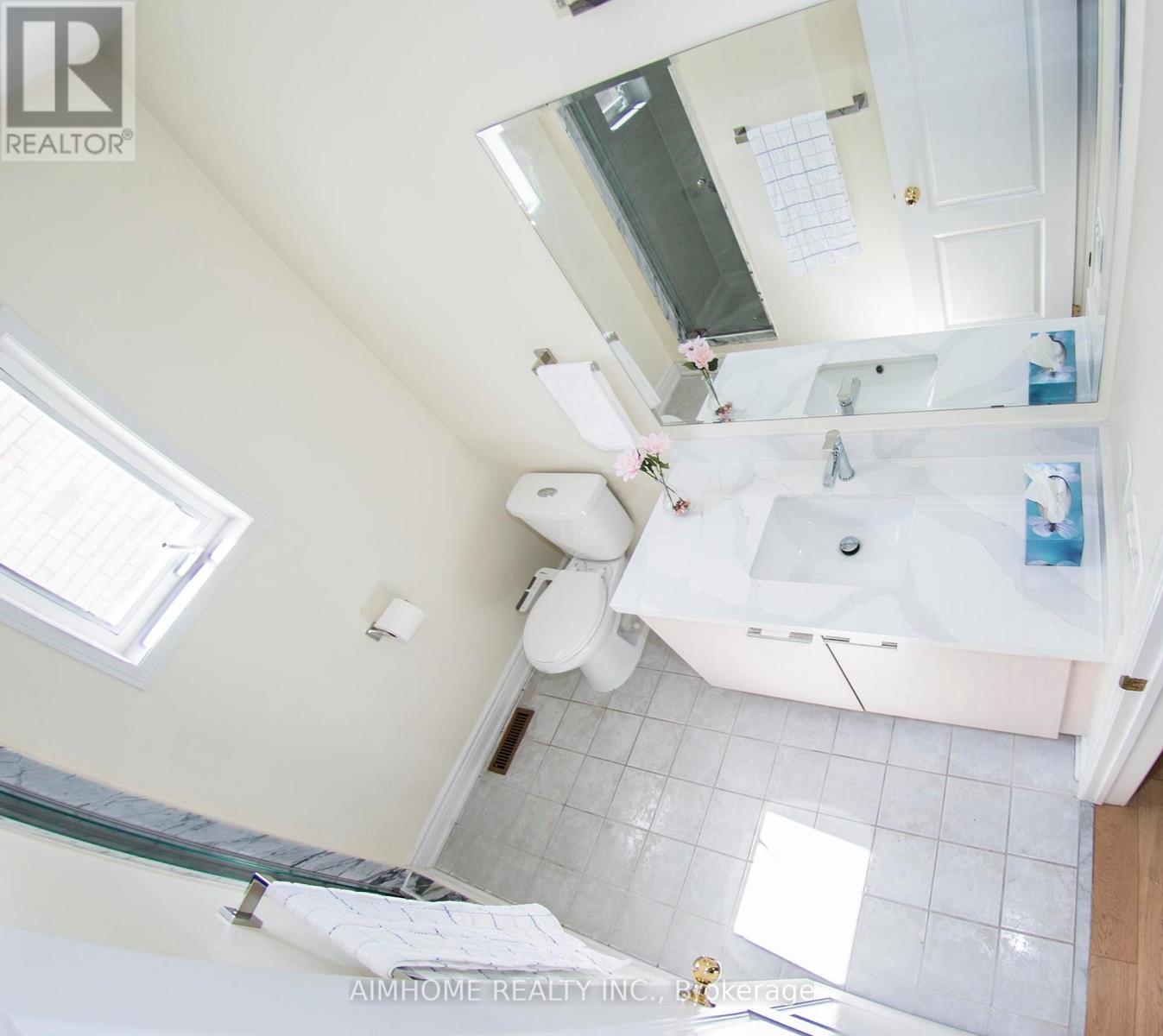 118 Emery Hill Boulevard, Markham, Ontario  L6C 2S5 - Photo 10 - N12258225