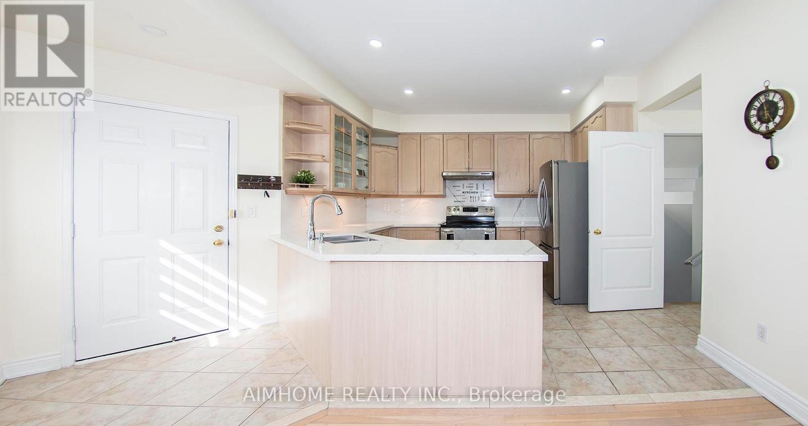 118 Emery Hill Boulevard, Markham, Ontario  L6C 2S5 - Photo 7 - N12258225