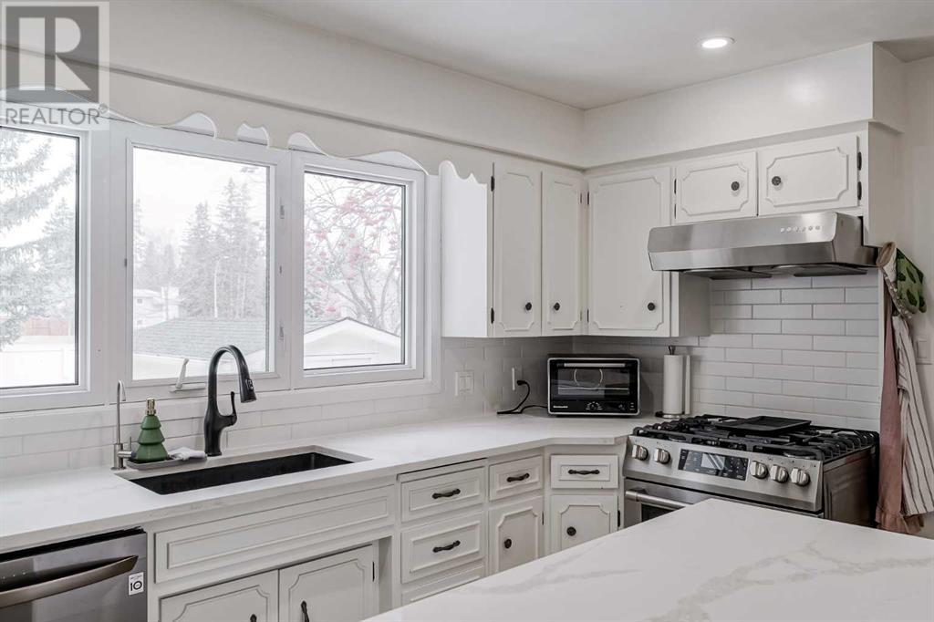 Property at 6737 Livingstone Drive SW image 2